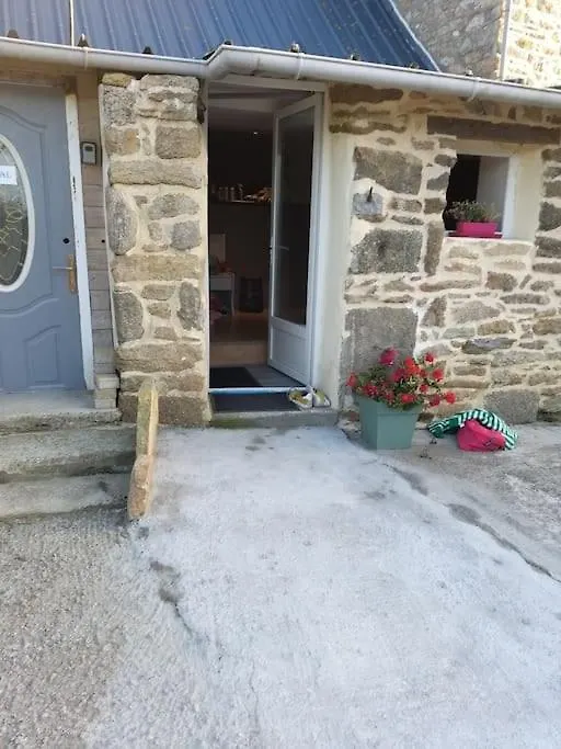 Gite Kerlosvezan, A La Campagne, Proche Mer Lampaul-Ploudalmezeau France