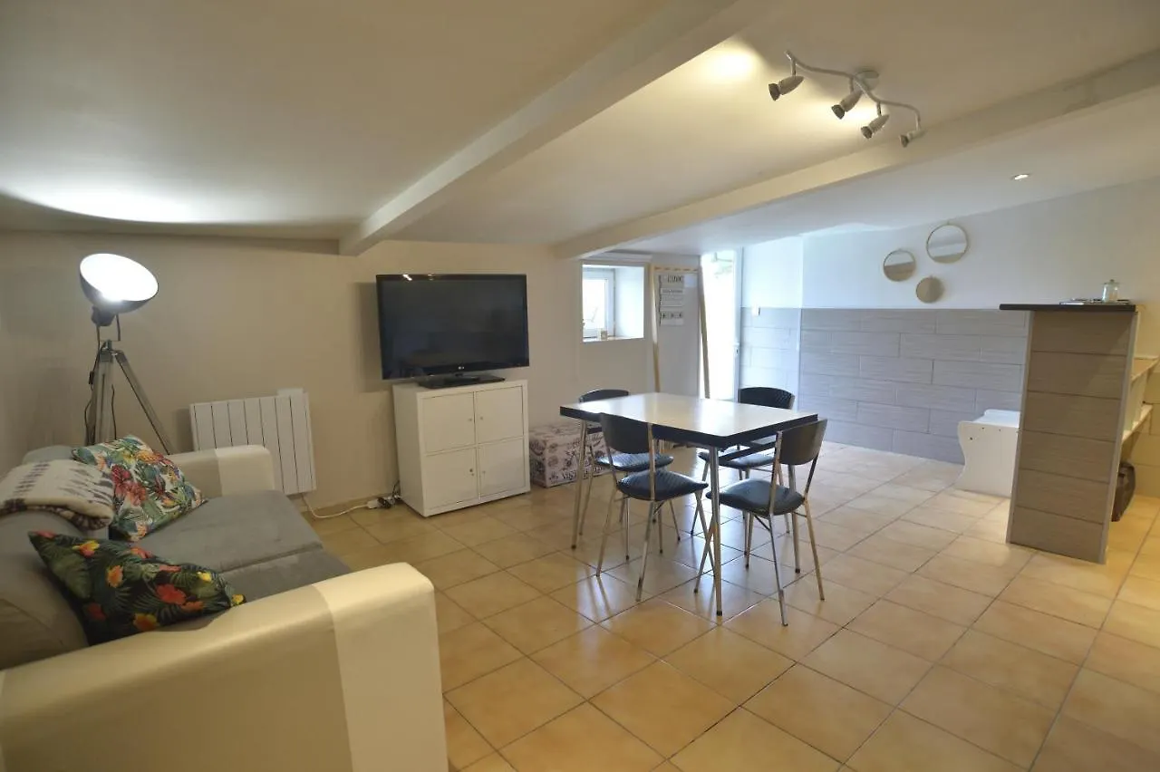 Gite Kerlosvezan, A La Campagne, Proche Mer Lampaul-Ploudalmezeau Holiday home