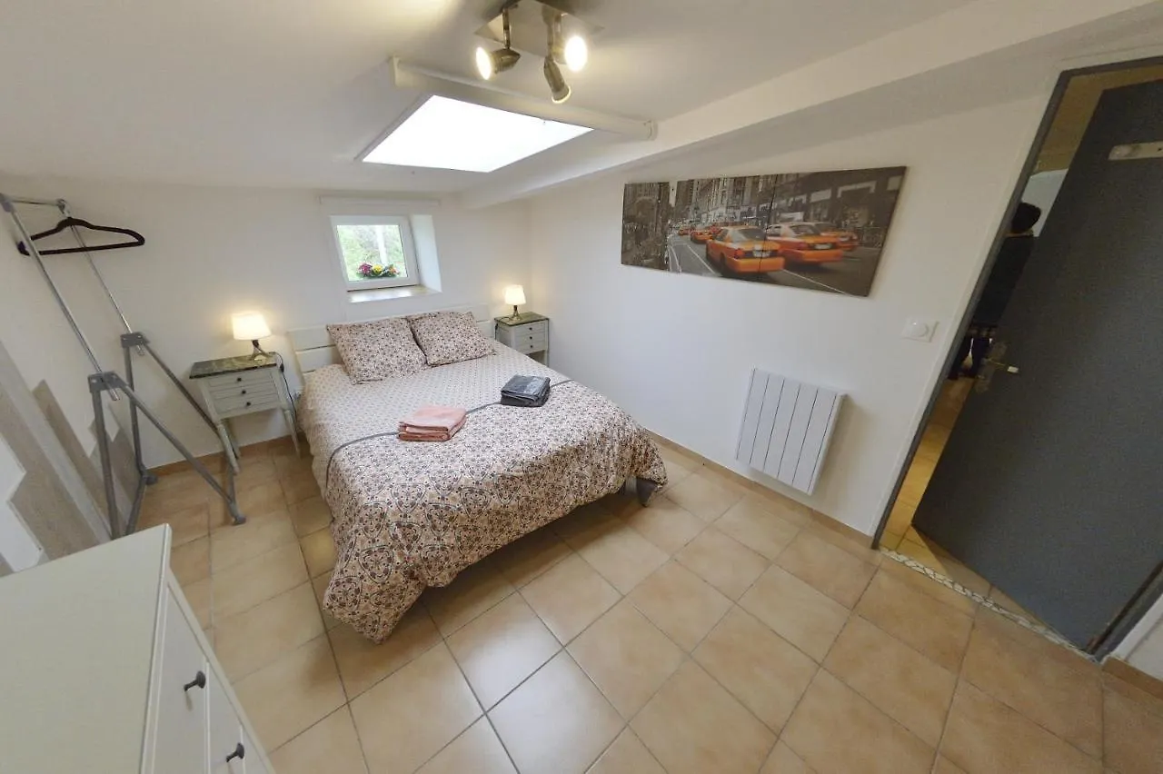 Holiday home Gite Kerlosvezan, A La Campagne, Proche Mer Lampaul-Ploudalmezeau France