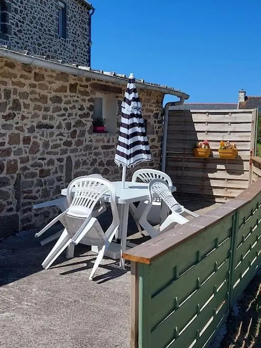 Gite Kerlosvezan, A La Campagne, Proche Mer Lampaul-Ploudalmezeau