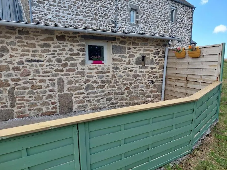 Gite Kerlosvezan, A La Campagne, Proche Mer Lampaul-Ploudalmezeau Holiday home