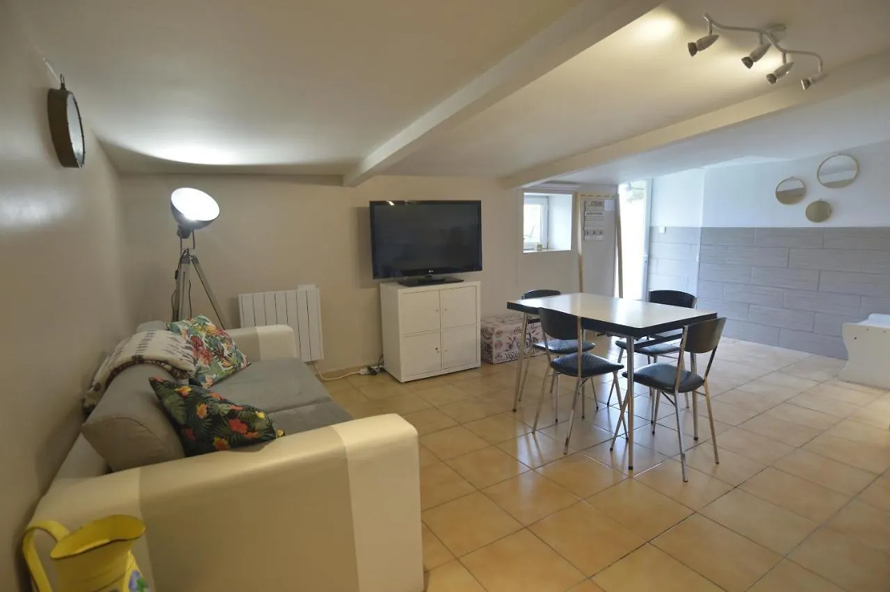 Gite Kerlosvezan, A La Campagne, Proche Mer Lampaul-Ploudalmezeau Holiday home