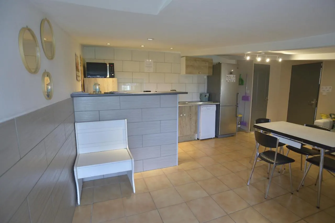 Gite Kerlosvezan, A La Campagne, Proche Mer Lampaul-Ploudalmezeau Holiday home