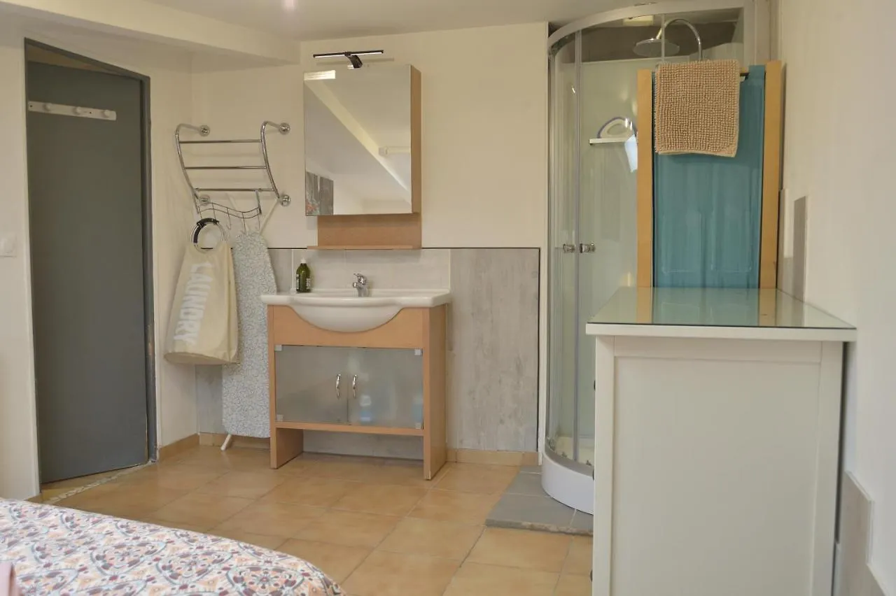 Holiday home Gite Kerlosvezan, A La Campagne, Proche Mer Lampaul-Ploudalmezeau France