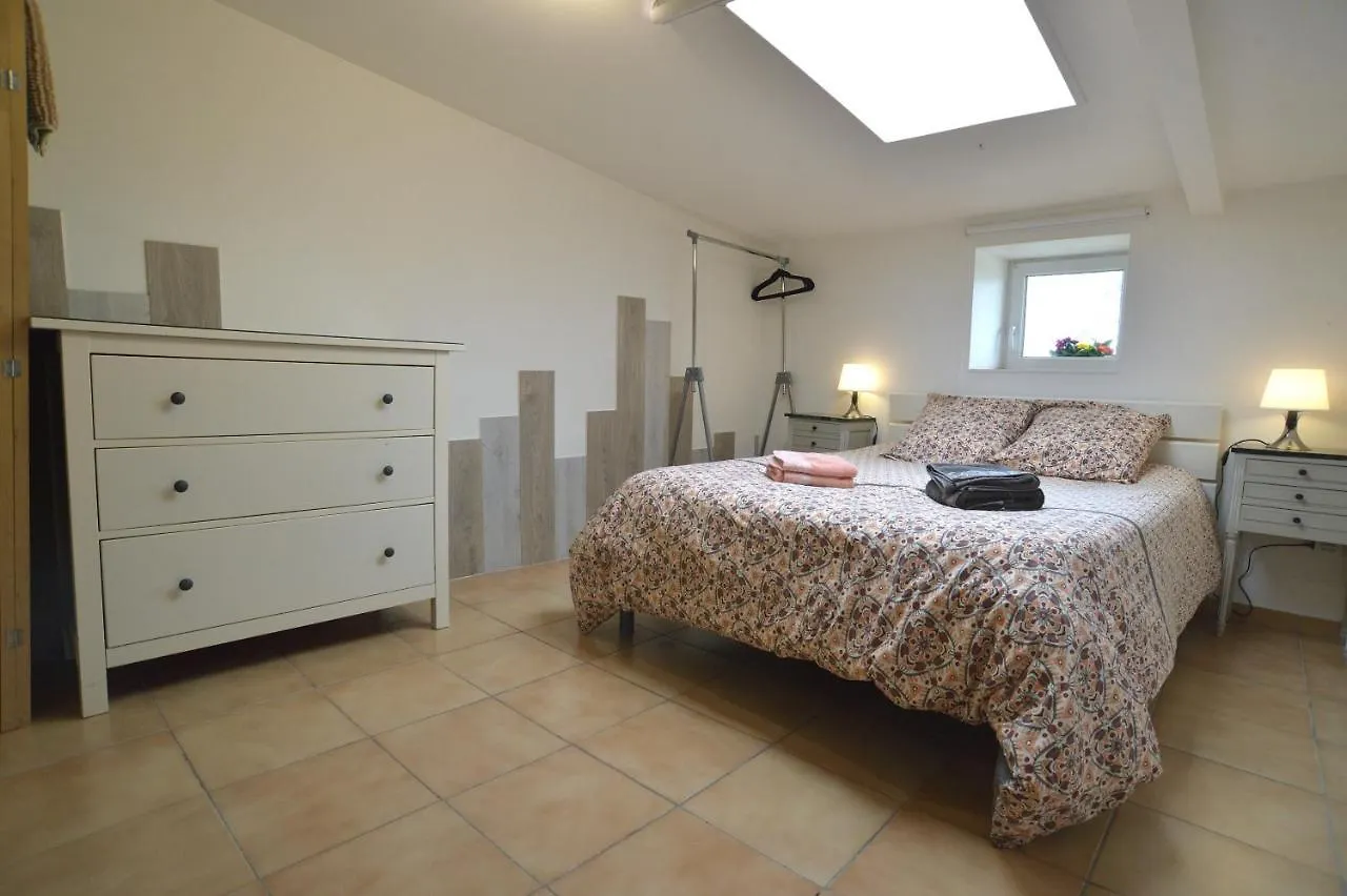 Holiday home Gite Kerlosvezan, A La Campagne, Proche Mer Lampaul-Ploudalmezeau