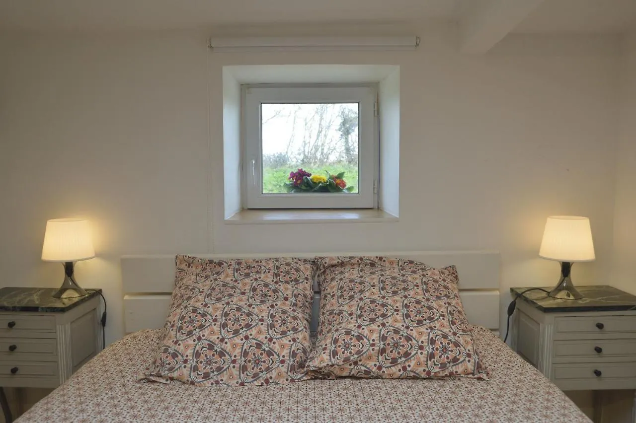 Holiday home Gite Kerlosvezan, A La Campagne, Proche Mer Lampaul-Ploudalmezeau